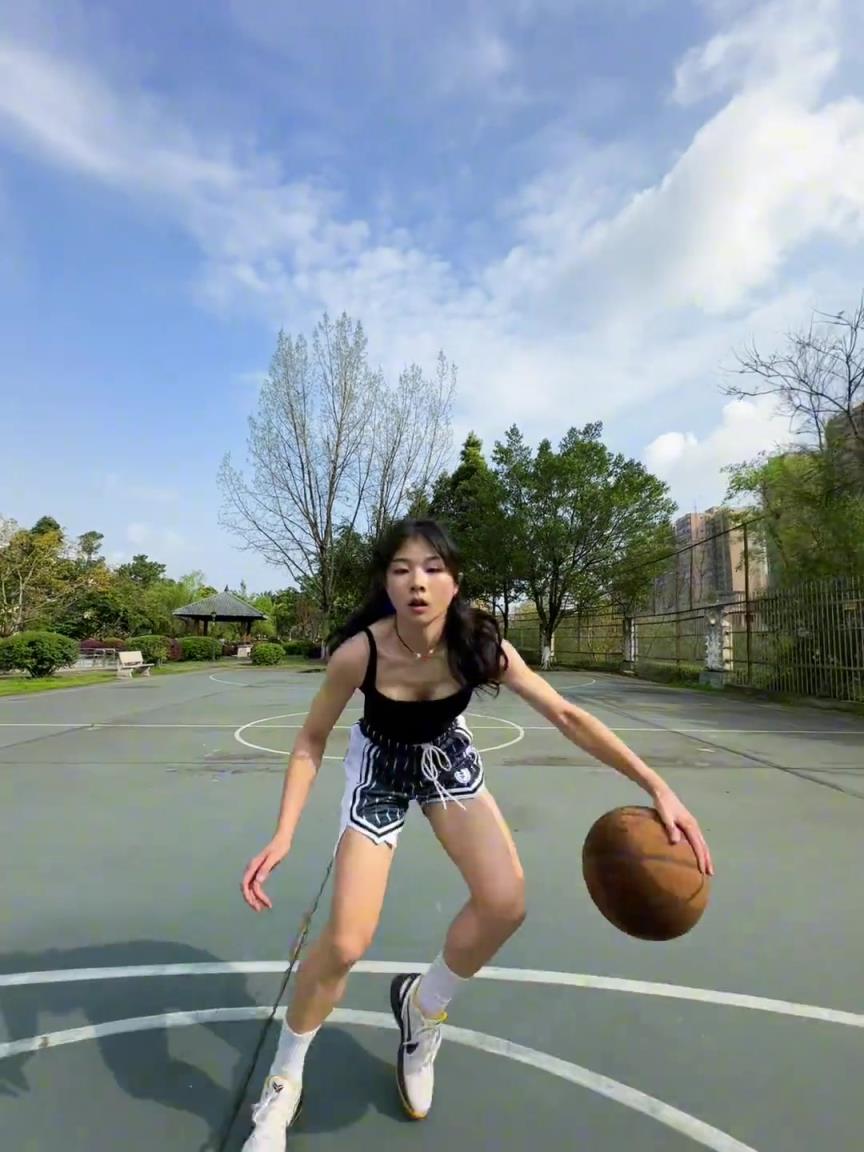 看著有點(diǎn)實(shí)力，敢背打我不？